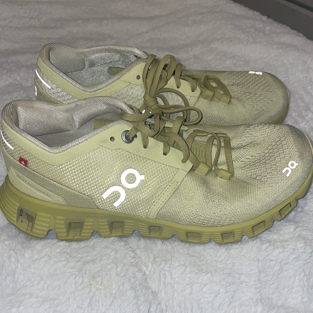 On Cloud On Running shoes, Cloud X